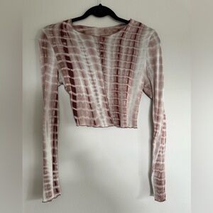 Cropped long sleeve brown and white patterned shirt